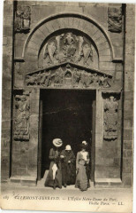 Clermont-Ferrand - L'Eglise N.-D. du Port - Vieille Porte à Clermont-Ferrand