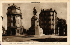 Clermont-Ferrand - Les Trois Avenues et le Monument aux Morts de... à Clermont-Ferrand