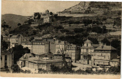 Royat - Vue sur le Kursadt et la Chapelle des Baegueurs à Royat