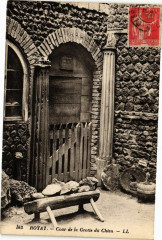 Royat - Cour de la Grotte du Chien à Royat