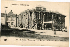 Latour-d'Auvergne-Les Roches basses et l'ancien Chateau