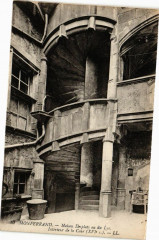 Montferrand - Maison Despais ou du Lys - Interieur de la Cour (XVIs