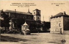 Yssingeaux - La Place du Breuil - La Fontaine Fuchet et l'Eglise à Yssingeaux