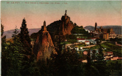 Le Puy - Vue prise a travers les pins