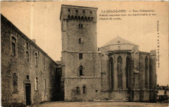 Chaise-Dieu-Tour Clementine-donjon imposant avec ses machicoulis
