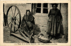 Types de la France Centrale - Une vieille Fileuse et sa Fille