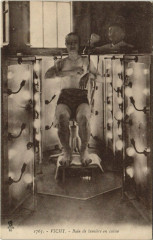 Vichy - Bain de lumiere en caisse à Vichy