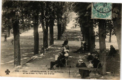 Neris-les-Bains Le Jeu de Tennis et les Allées du Parc des Arénes à Néris-les-Bains