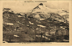 Le Puy Griou en hiver et le Village de Saint-Jacques France