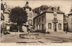 Vic sur Cere Place de la Mairie, la Poste France