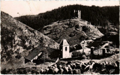La Chapelle et la Chateua Féodal Cantal