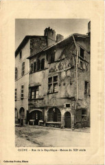Cluny Rue de la Republique à Cluny