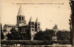 Paray-le-Monial La Basilique et le Cloitre à Paray-le-Monial