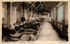 Carte postale ancienne La Guiche (S.-et - L.) - Sanatorium - Cure d'air
                                                                     à La Guiche
                                