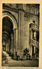 Interieur de la Cathedrale Saint-Lazare