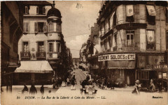 Dijon - La Rue de la Liberté et Coin du Miroir à Dijon