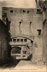 Flavigny La Porte du Val, coté Intérieur