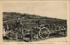 Vendages en Bougogne - le chargement des raisins