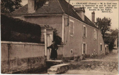 Cravant M.le Curé vous presente la bienvenue
