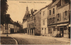 Fargeau - Place de la Republique