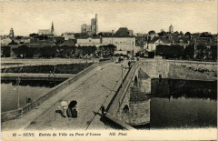 Sens - Entree de Ville au Pont d'Yonne France à Sens