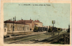 Avallon - La Gare arrivée des Trains à Avallon