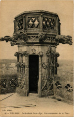 Nevers - Cathedrale Saint-Cyr. Couronnement de la Tour à Nevers