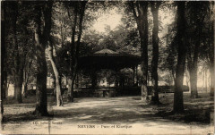 Nevers - Parc et Kiosque à Nevers