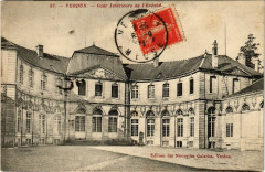 Verdun - Cour Intérieure de l'Evéché -
																					55100 Verdun
																			