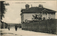 L'Argonne-Dombasle - La rue de la Républiqe et le Chateau