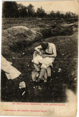 Au Bord de la Tranchée-Poilu cherchant ses poux