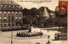 Metz Place du Roi Albert avec Monument Deroulede Tour Camoufle à Metz