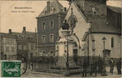 Grandvilliers Statue du Général Saget à Grandvilliers
