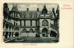 Pierrefonds - Chateau de Pierrefonds - La Cour d'Honneur à Pierrefonds