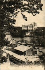 Pierrefonds - La Gare - L'Etang et le Chateau à Pierrefonds
