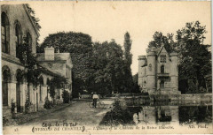 Etang et le Chateau de la Reine Blanche France