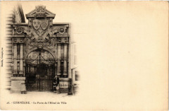 Compiegne- La Porte de l'Hotel de Ville France à Compiègne