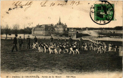 Chateau de Chantilly Sortie de la Meute à Chantilly