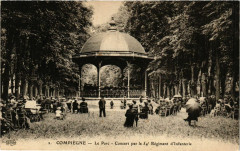 Compiegne Le Parc - Concert par le 54e regiment d'Infanterie à Compiègne