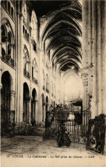 Noyon - La Cathedrale - La Nef prise de Choeur à Noyon
