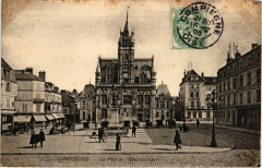 Compiegne - La Place de l'Hotel-de-Ville à Compiègne