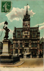 Compiegne - Place de l'Hotel-de-Ville à Compiègne