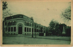 Chauny Le Poste Le Monument aux Morts à Chauny