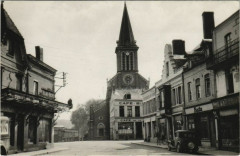 Hirson Place Pasteur et l'Eglise Notre-Dame France à Hirson