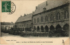 Laon- La Cour du Palais de Justice et ses Colonnades France à Laon