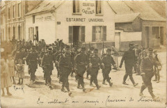 Carte photo Sissonne En raillant au camp 1908 à Sissonne