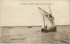 Saint-Valery-sur-Somme Bateau resntrant de la Peche à Saint-Valery-sur-Somme