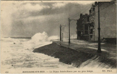 Boulogne-sur-Mer - La Digue Sainte-Beuve par un gros temps à Boulogne-sur-Mer