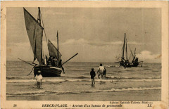 Berck Plage- Arrivee d'un bateau de promenade France à Berck