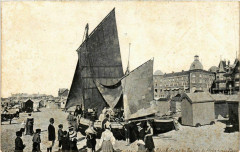 Berck Plage- Un Bateau de Peche sur la Plage France à Berck